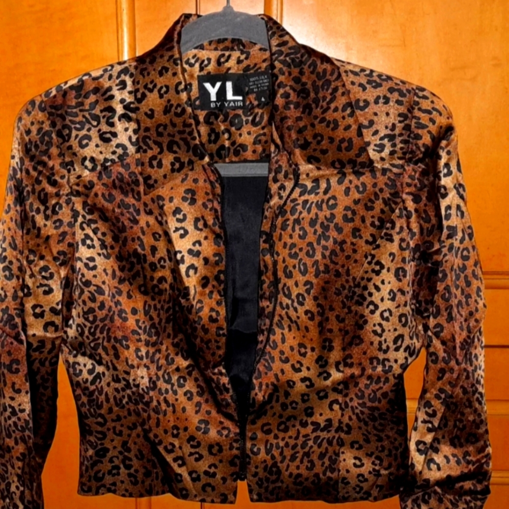 YL Leopard Print Silk front zip Jacket. Size 4